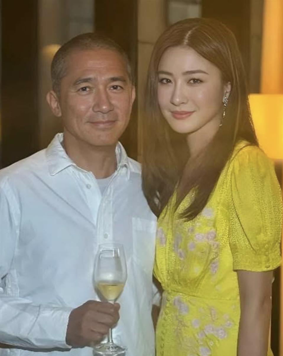 合照秒变两代人！梁朝伟身边这位美女居然已经49岁了？不仅脸蛋抗打，还有一双逆天长