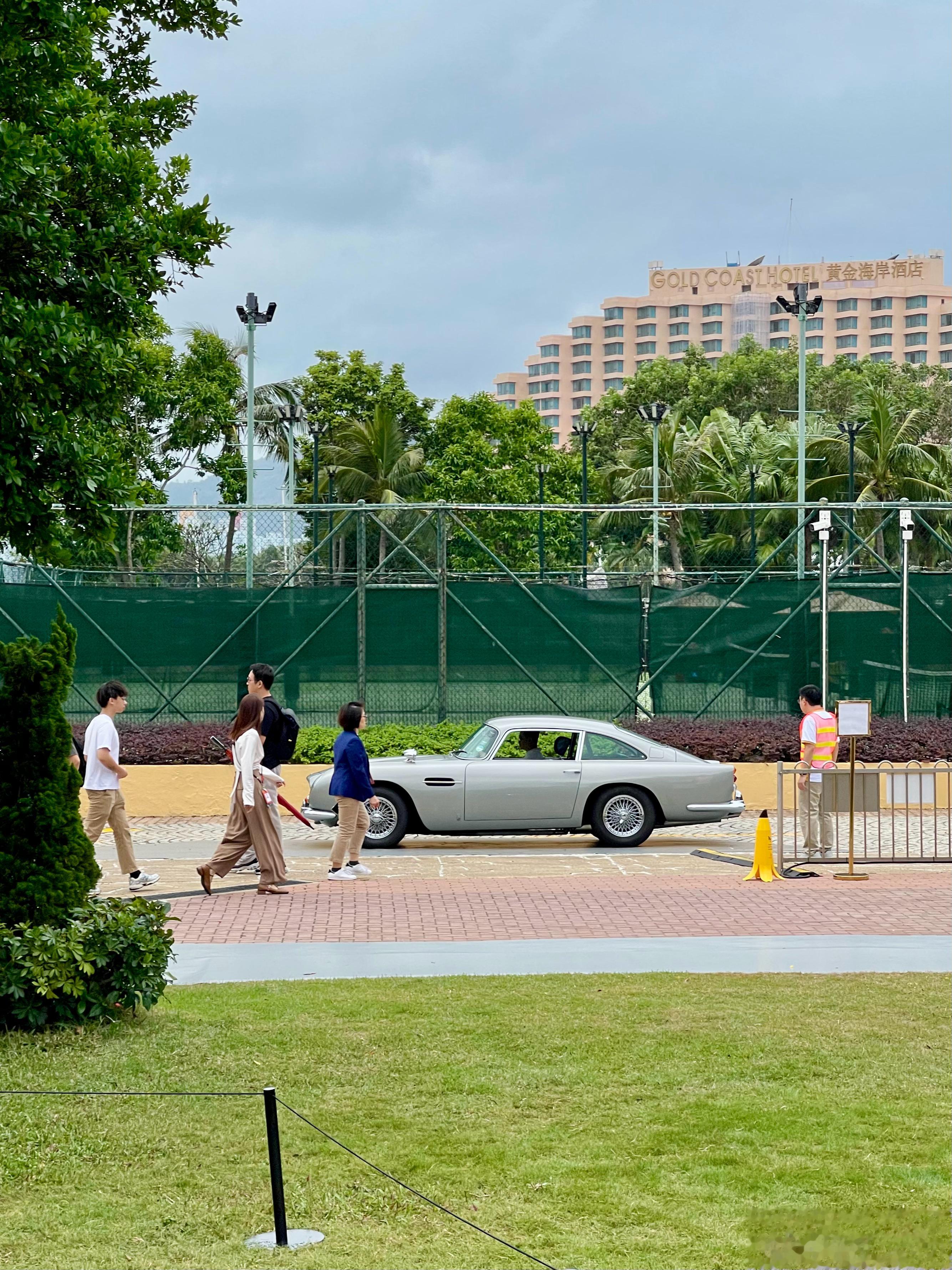 #shen车视界# 缓缓驶过的DB5[爱你] ​​​