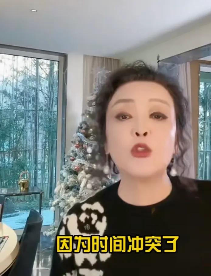 有人问兰姐为什么没去录制综艺，看看兰姐是怎么回答的……
首先时间冲突，年底要领奖