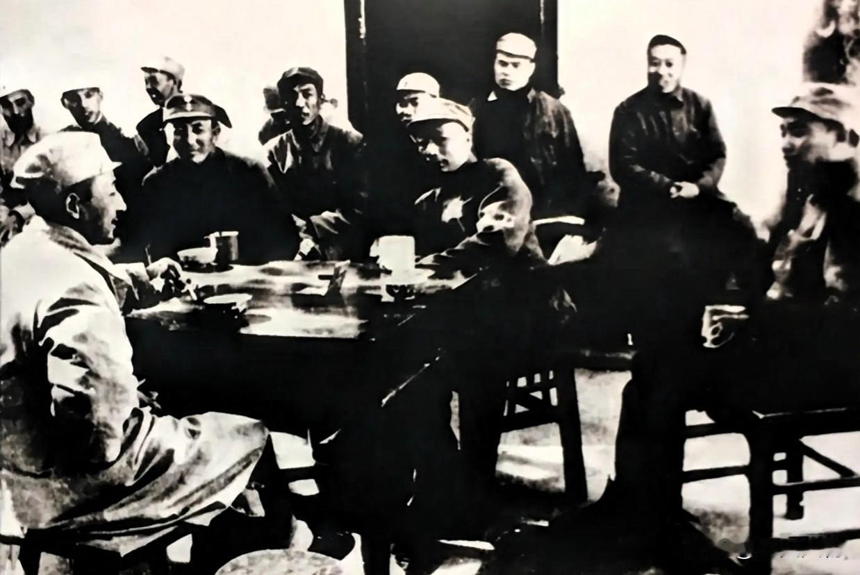 功德林战犯前去参观军事博物馆，不少人撞见自己被俘时的历史影像，还当场指出展品多处