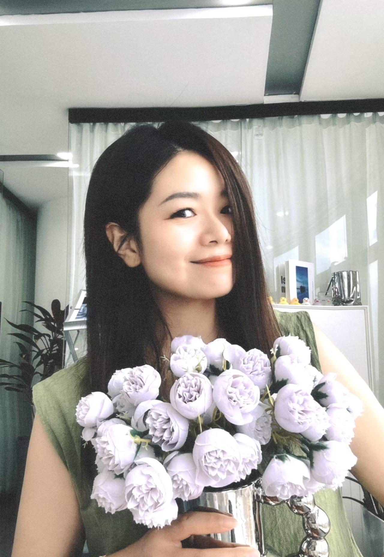 你的心很贵，一定要装最美的东西，你的情绪也很贵，一定要接触让你愉快的人。时间更贵