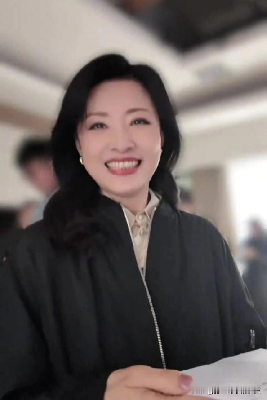 57岁的周涛为何在大年初六就踏入片场拍摄短剧？这背后究竟有何特殊意义？
57岁的