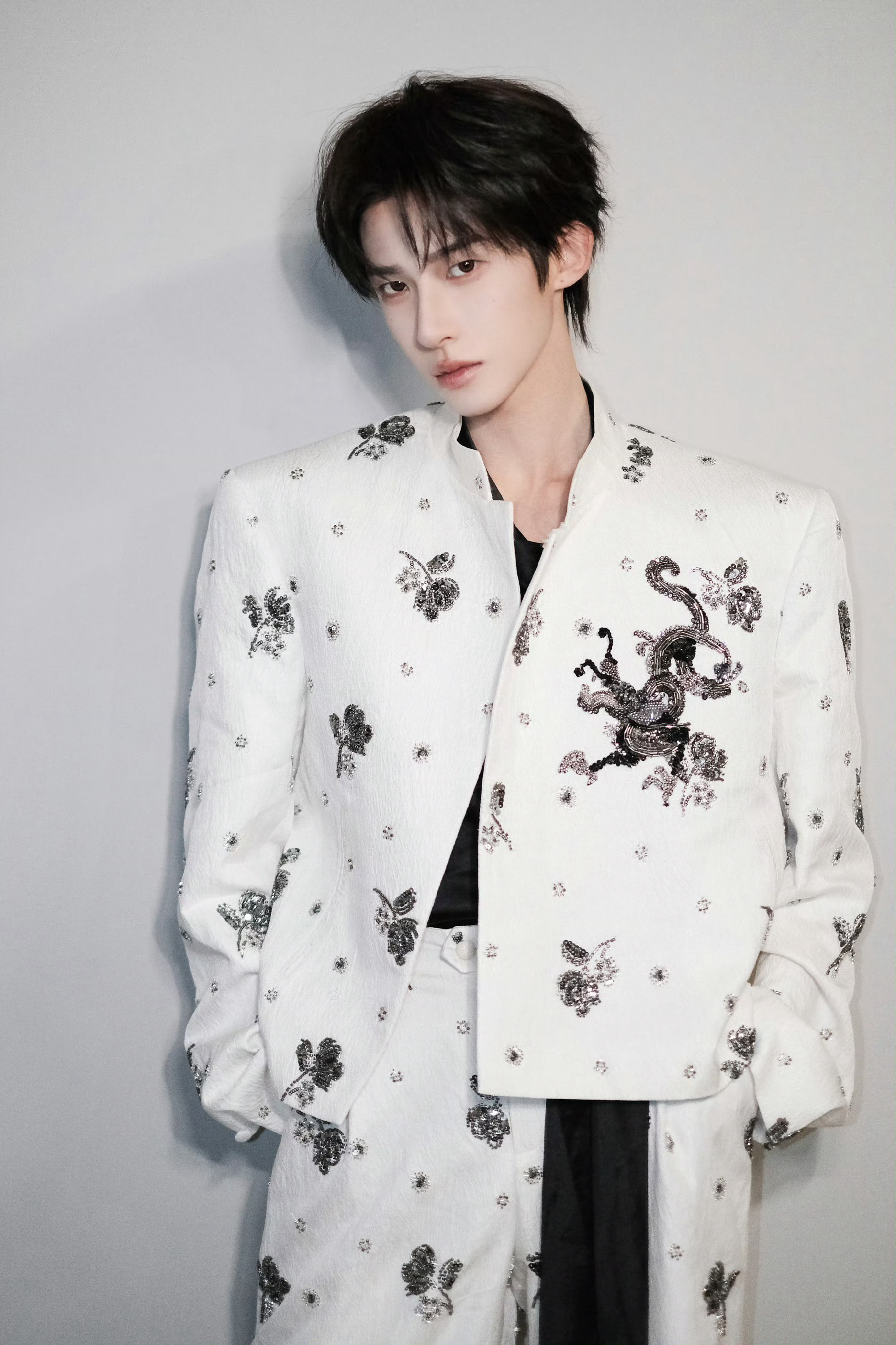 【刘宇新曲雪灵漫花絮】 新歌上新，工作室更新了拍摄花絮！《雪灵漫》大家都听了吗？