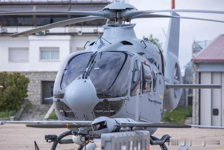 🇪🇸 西班牙成功测试海军和陆军直升机-无人机组合

西班牙军方通过测试将轻型