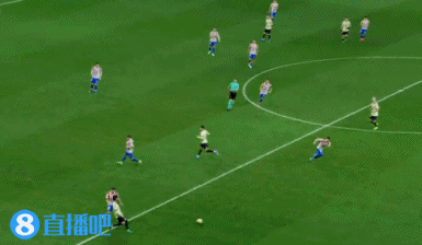 巴萨10人作战！埃里克·加西亚最后一名防守队员犯规，被直红罚下