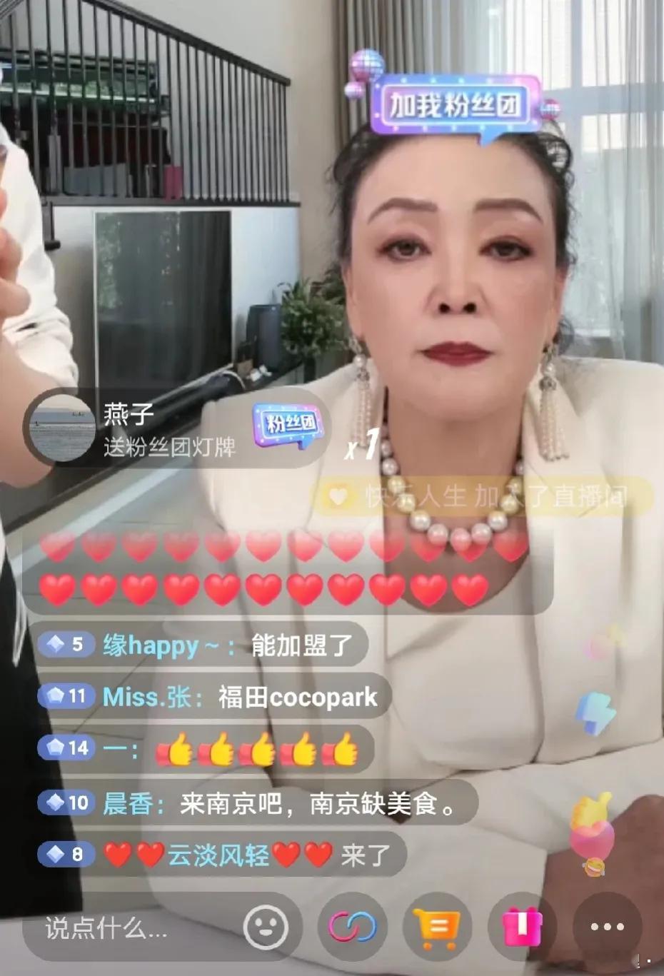 姜还是老的辣！粉丝让做婚前财产公证。张兰回应，汪小菲现在就是个一，什么都没有，公