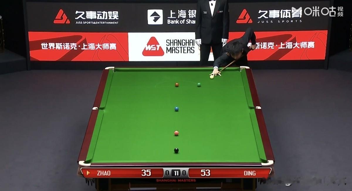 60：53，丁俊晖致命失误，赵心童逆转拿下第一局！
      北京时间今晚，2