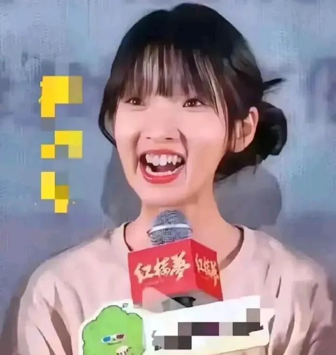 新版《红楼梦》林黛玉的扮演者，瞧这牙口，可真好。导演可真是有眼光，宝玉的饰演者也