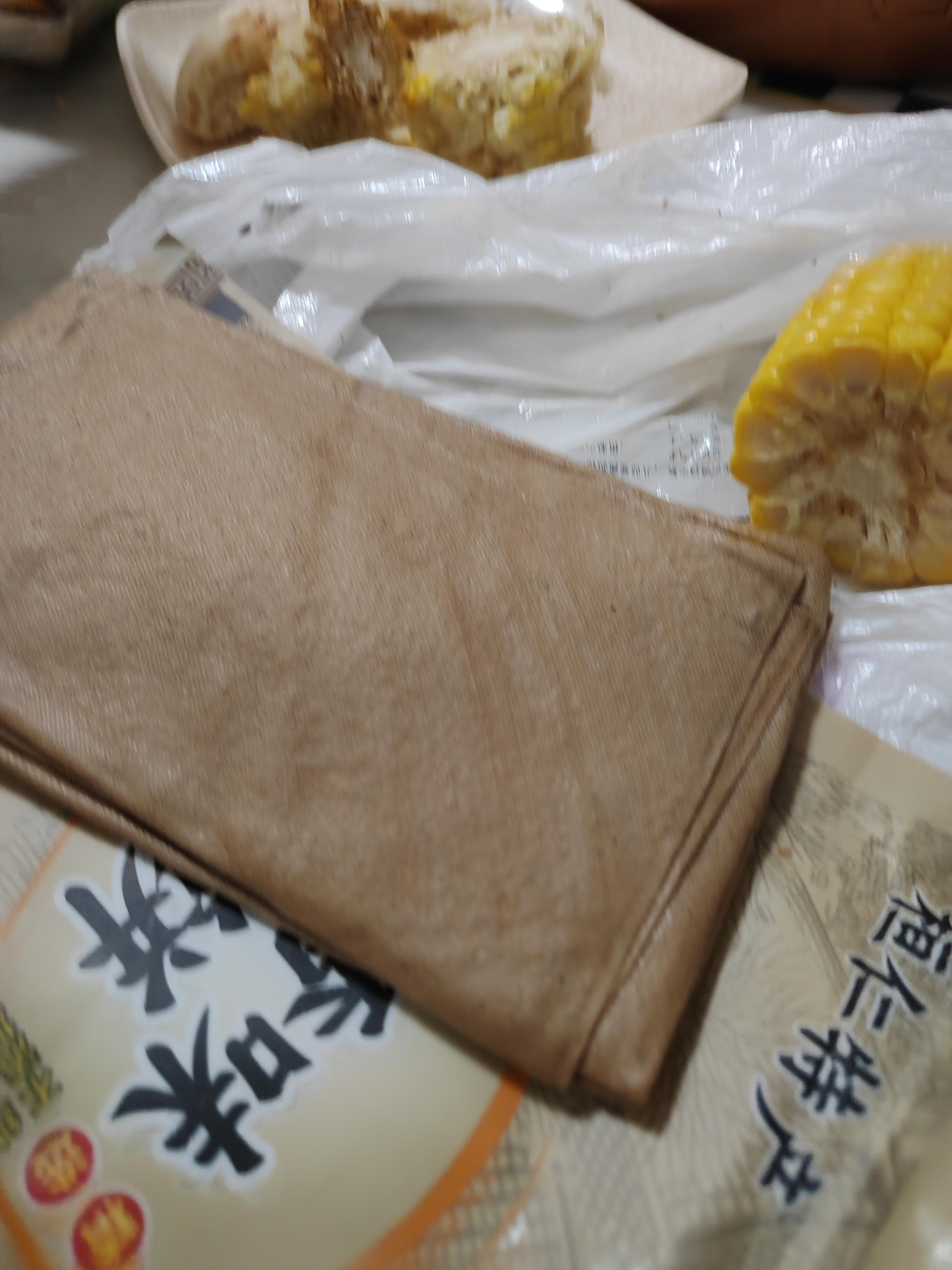 我东北同事送我的煎饼，像不像草纸[允悲][允悲][允悲] ​​​