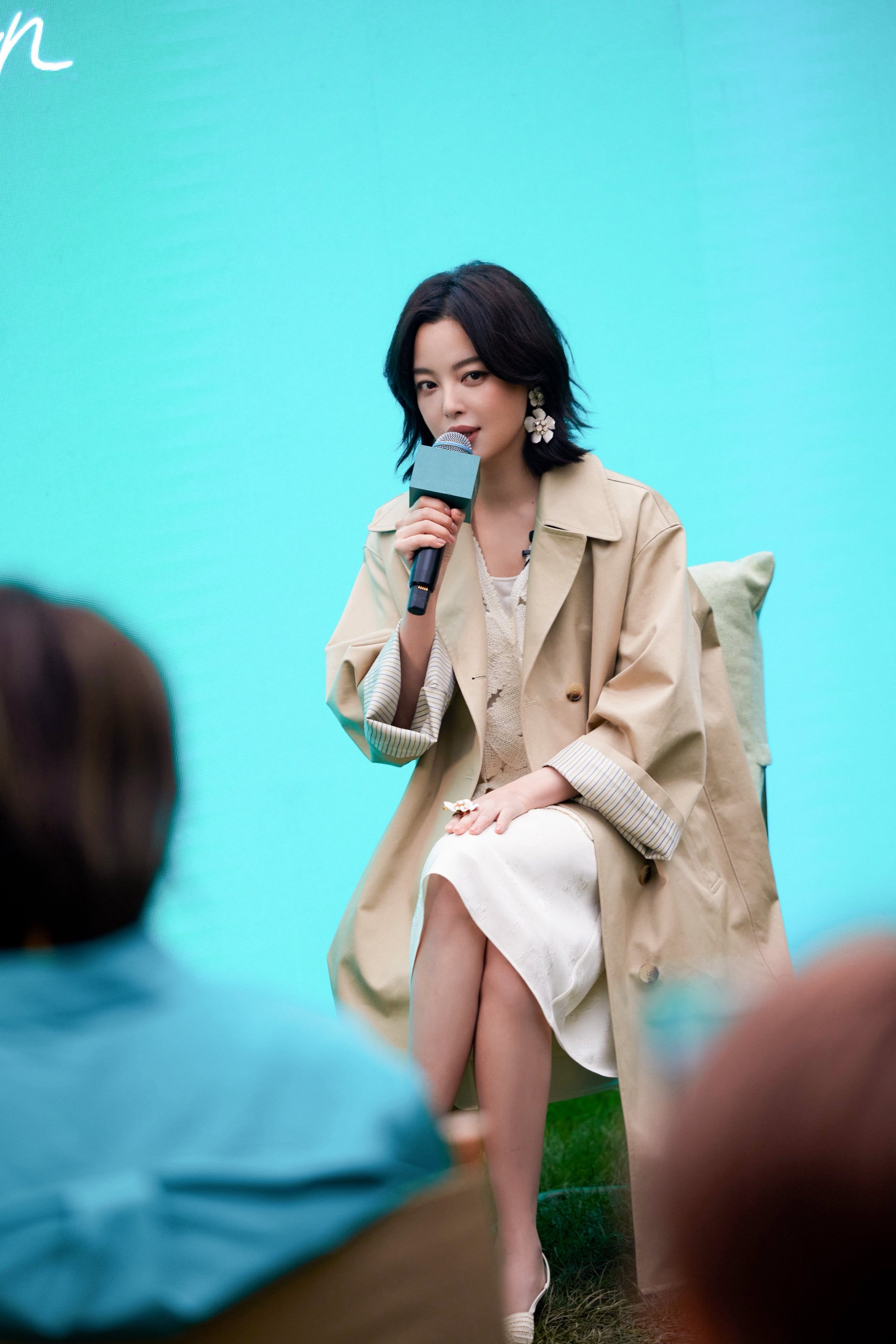 奔赴春日 ，与“影后”一起尽兴生长 ~  品牌代言人辛芷蕾新造型 ！轻盈亮相ER