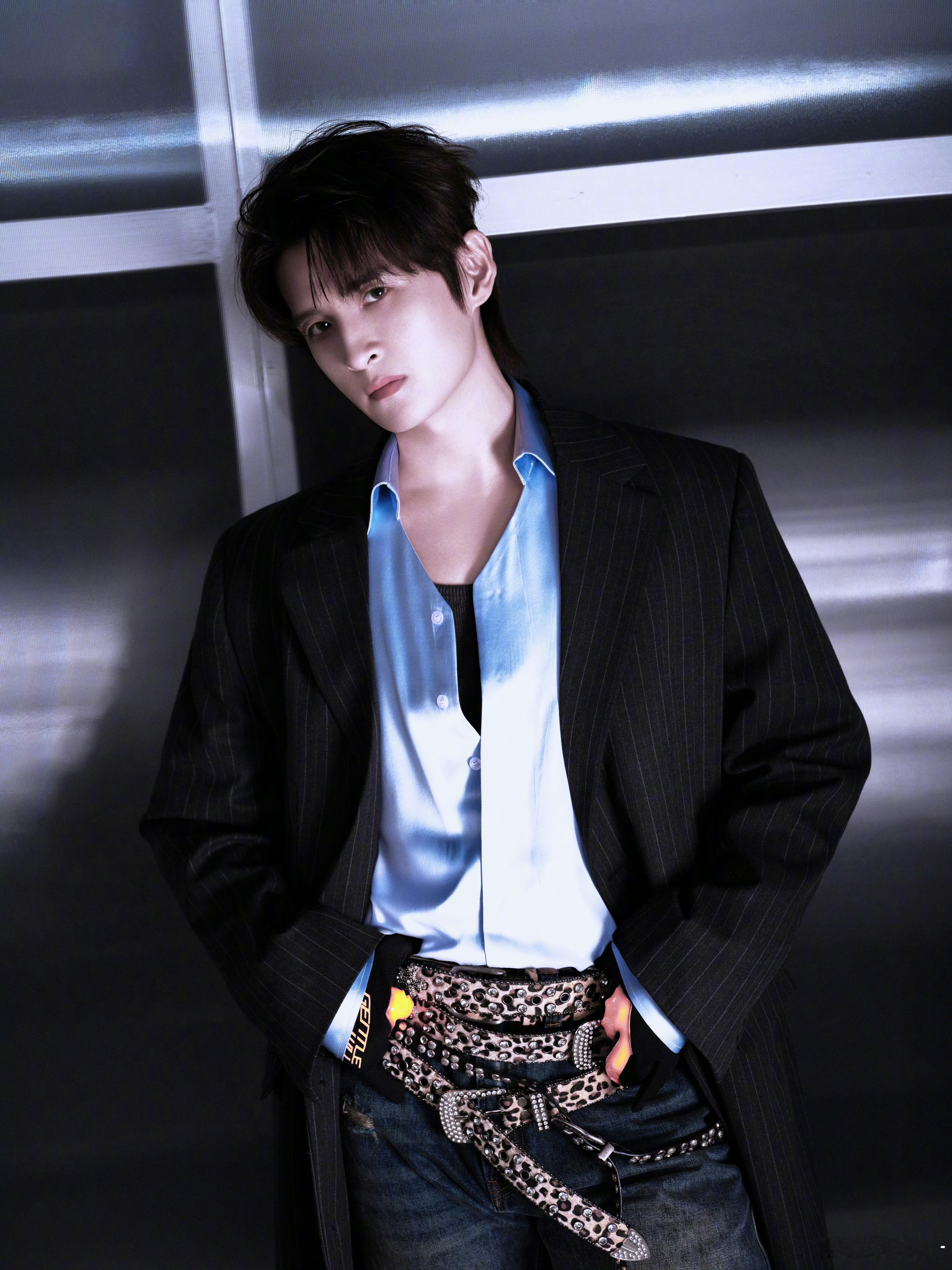 至上励合阿里郎同台青春回来了眼泪不值钱了！至上励合阿里郎世纪同台，熟悉的旋律一响