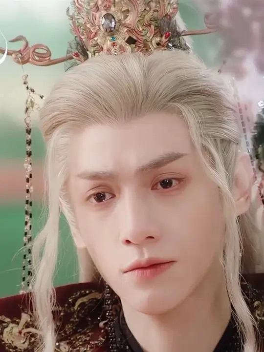 当初为了澹台烬熬夜，现在为了唐俪辞熬夜。这笔账要算到罗云熙头上，是罗云熙让我无一