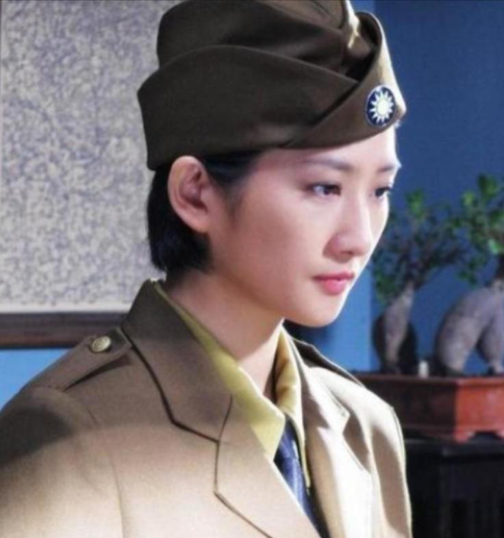 1938年，41岁戴笠借口加班，把秘书余淑衡，带到了卧房，戴笠递给她一杯咖啡：“