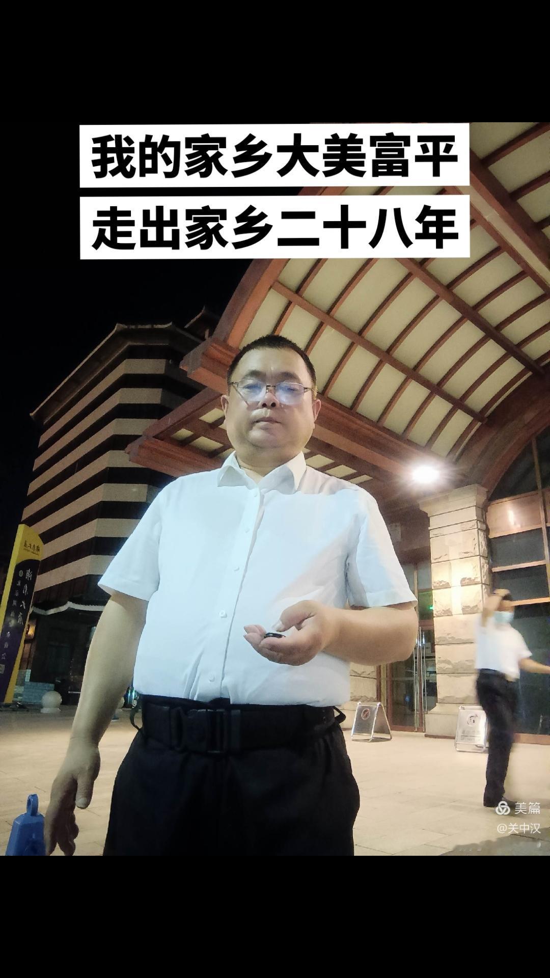 .    岁月，这位无声的旅伴，以其不动声色的步伐，牵引着每一个人步入生命的各个