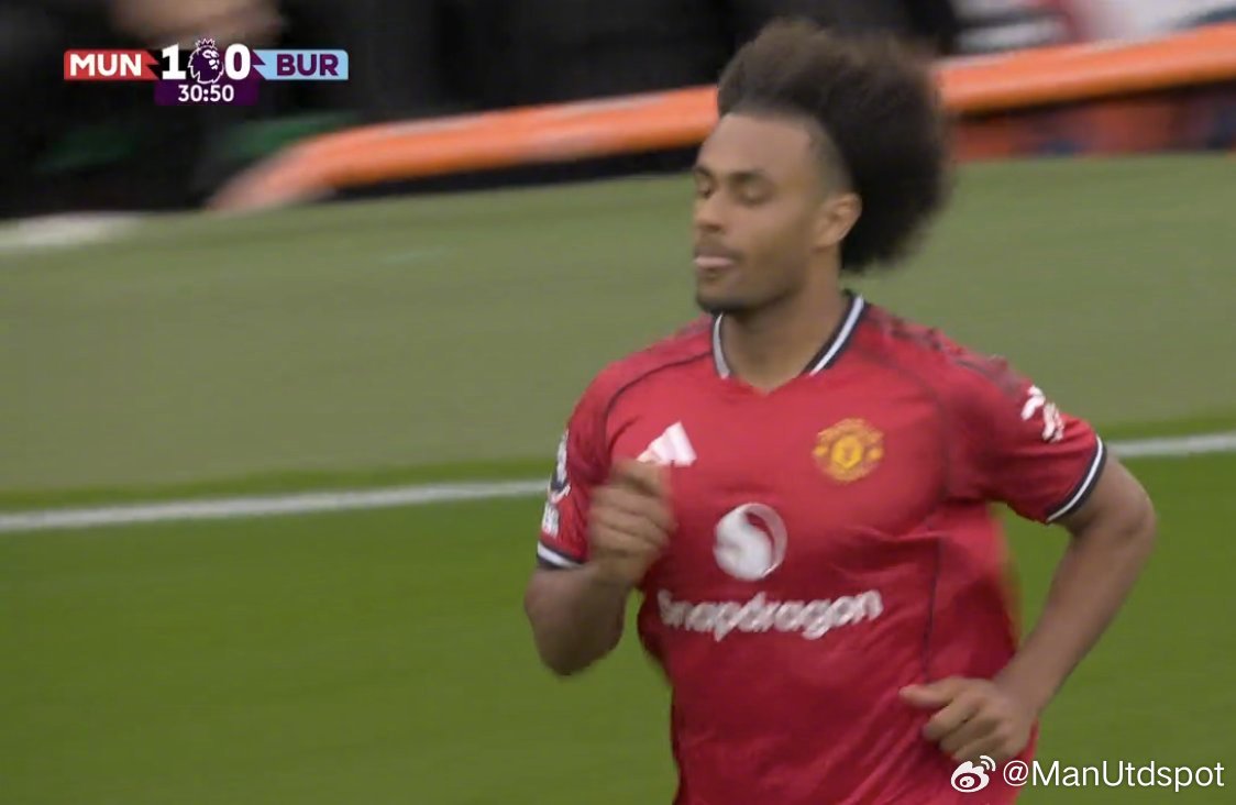 齐尔克泽替补出场。ManUtdspot[超话]曼联vs伯恩利英超联赛 ​​​