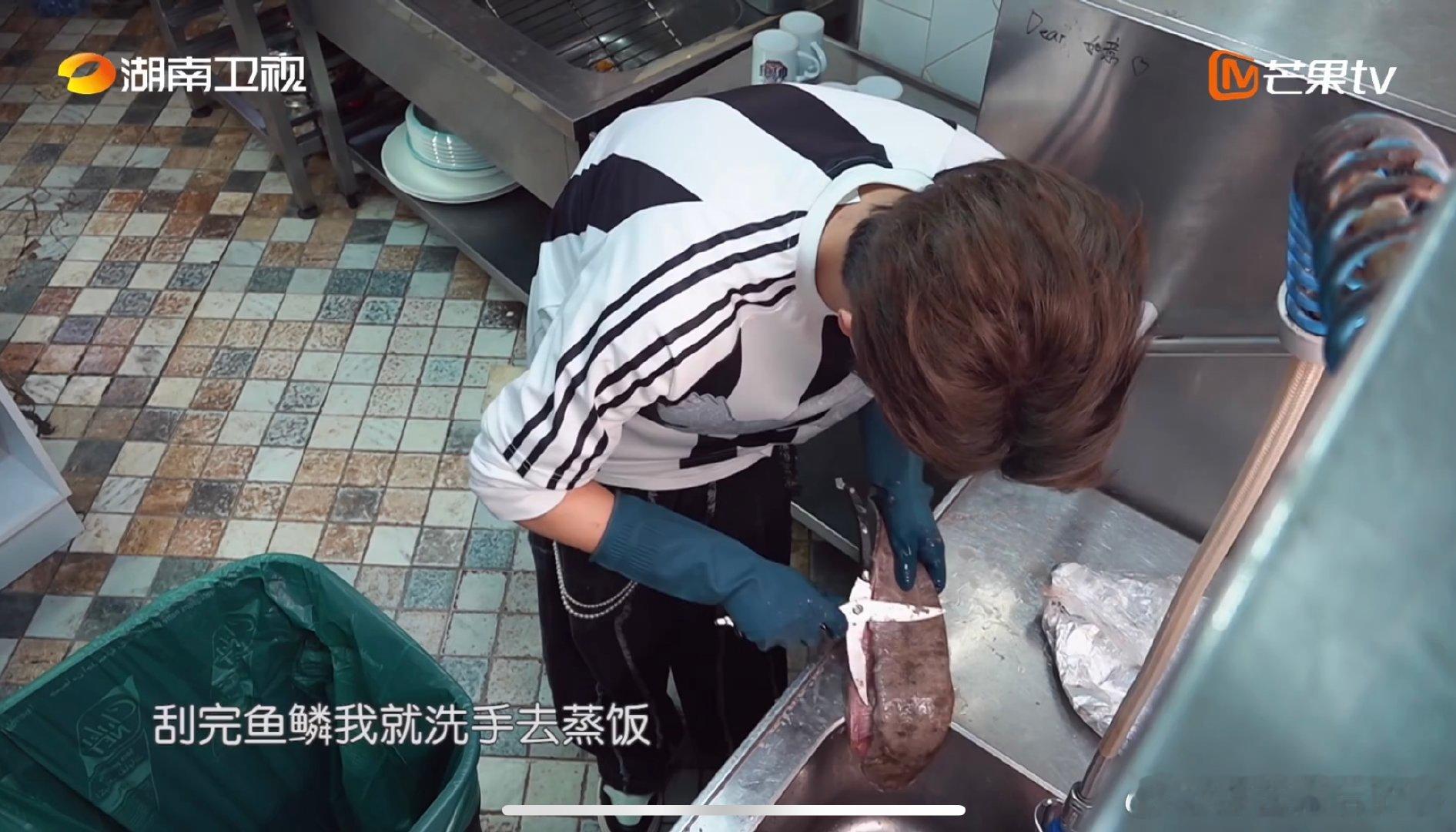 丁禹兮开餐厅是动了脑子的 开餐厅果然得靠脑子，小丁这观察细致、行动迅速的样子，一