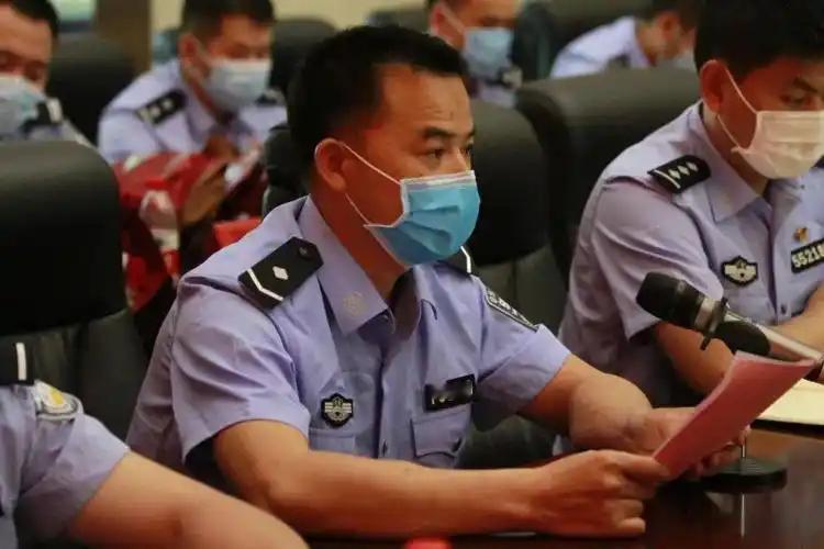 有人调侃说，留置看护辅警是在带薪“坐牢”！

这是什么话，留置看护辅警可是有人身