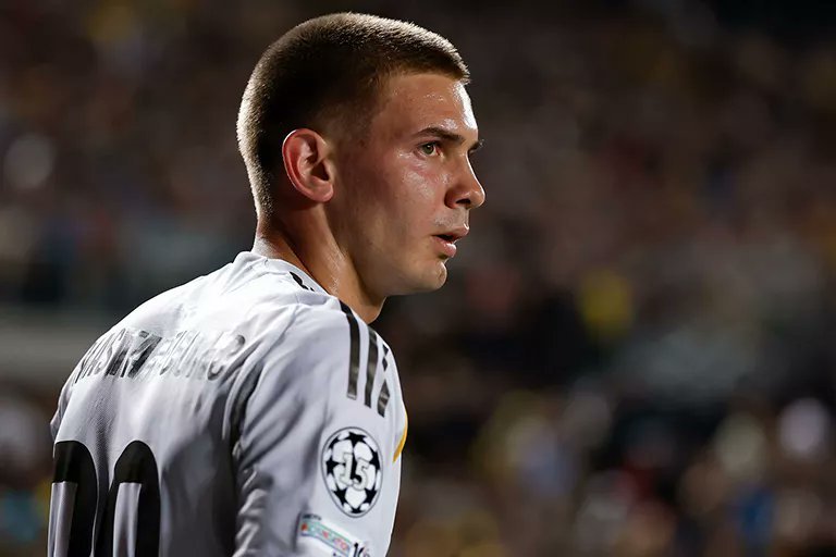 阿斯：今天的首发唯一不确定的是上贝林厄姆还是马斯坦托诺。halamadrid ​
