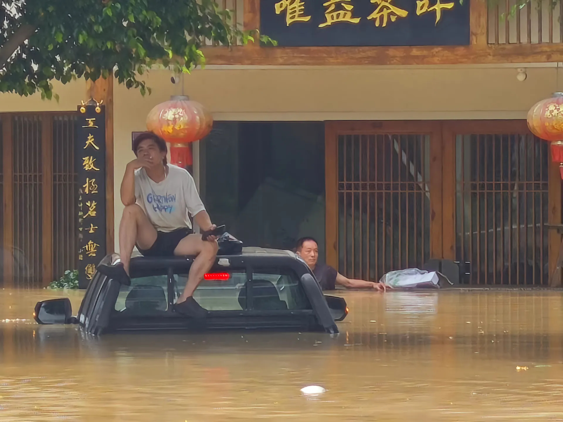看图说话：当无能为力的时候，人就会变得很淡定。还有一点，抓拍总比摆拍更有感觉。 