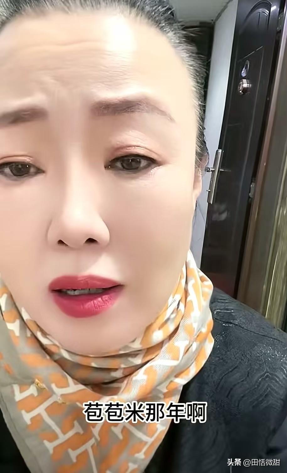 二人转演员孙立荣谈早年家里有多穷？

有人给孙立荣留言:“你们夫妻差距太大了，姐