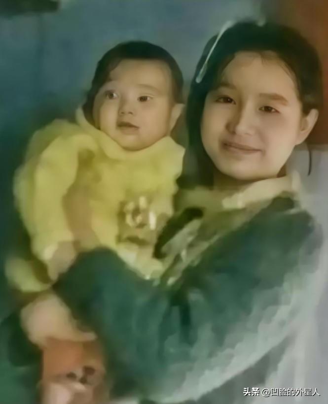 1976年，25岁女知青抱着4岁儿子回京，母亲气得半死，怒骂她未婚先孕，不知羞耻