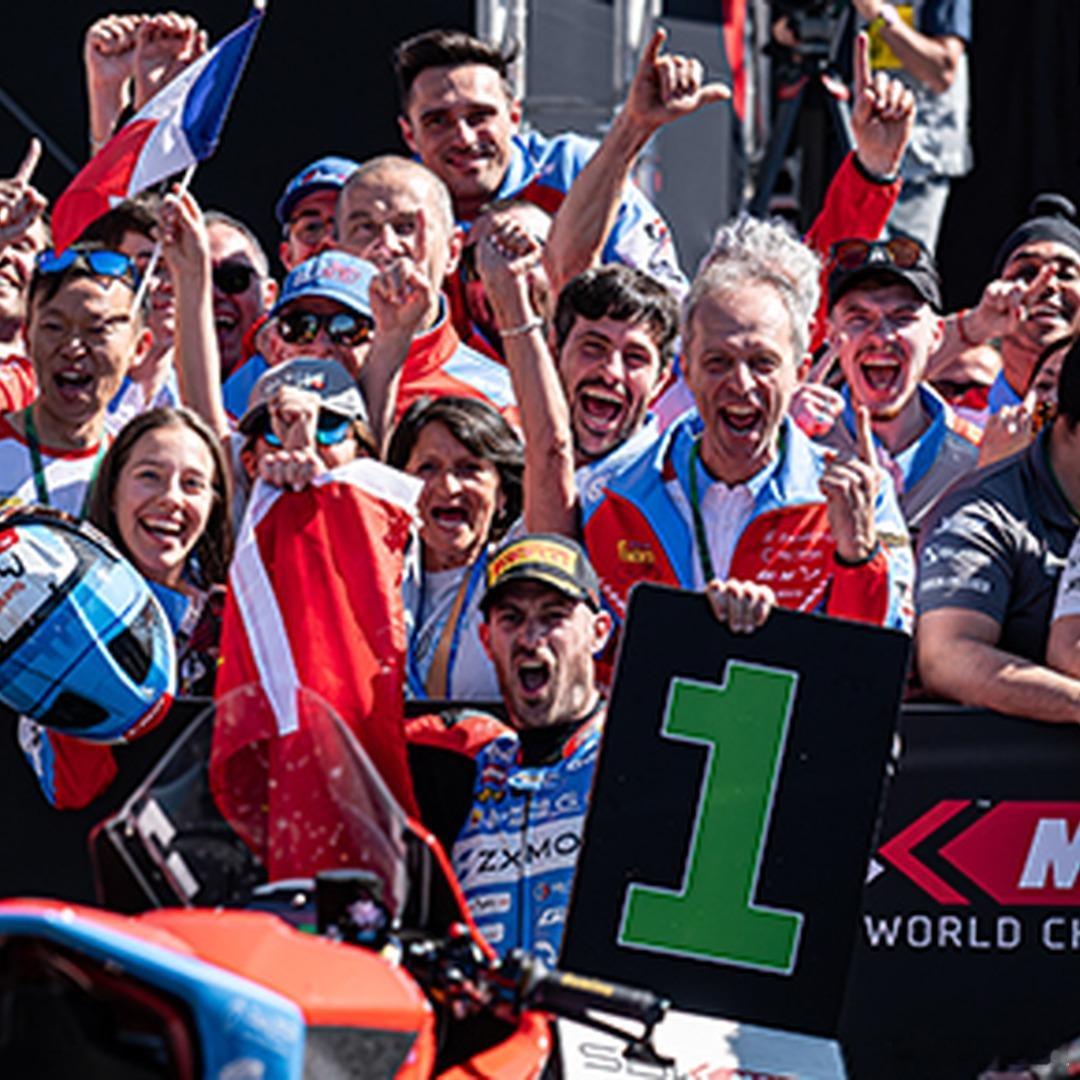 今天刷到一个挺有意思的后续——张雪那辆 WSBK 夺冠赛车复刻版，45 秒、98