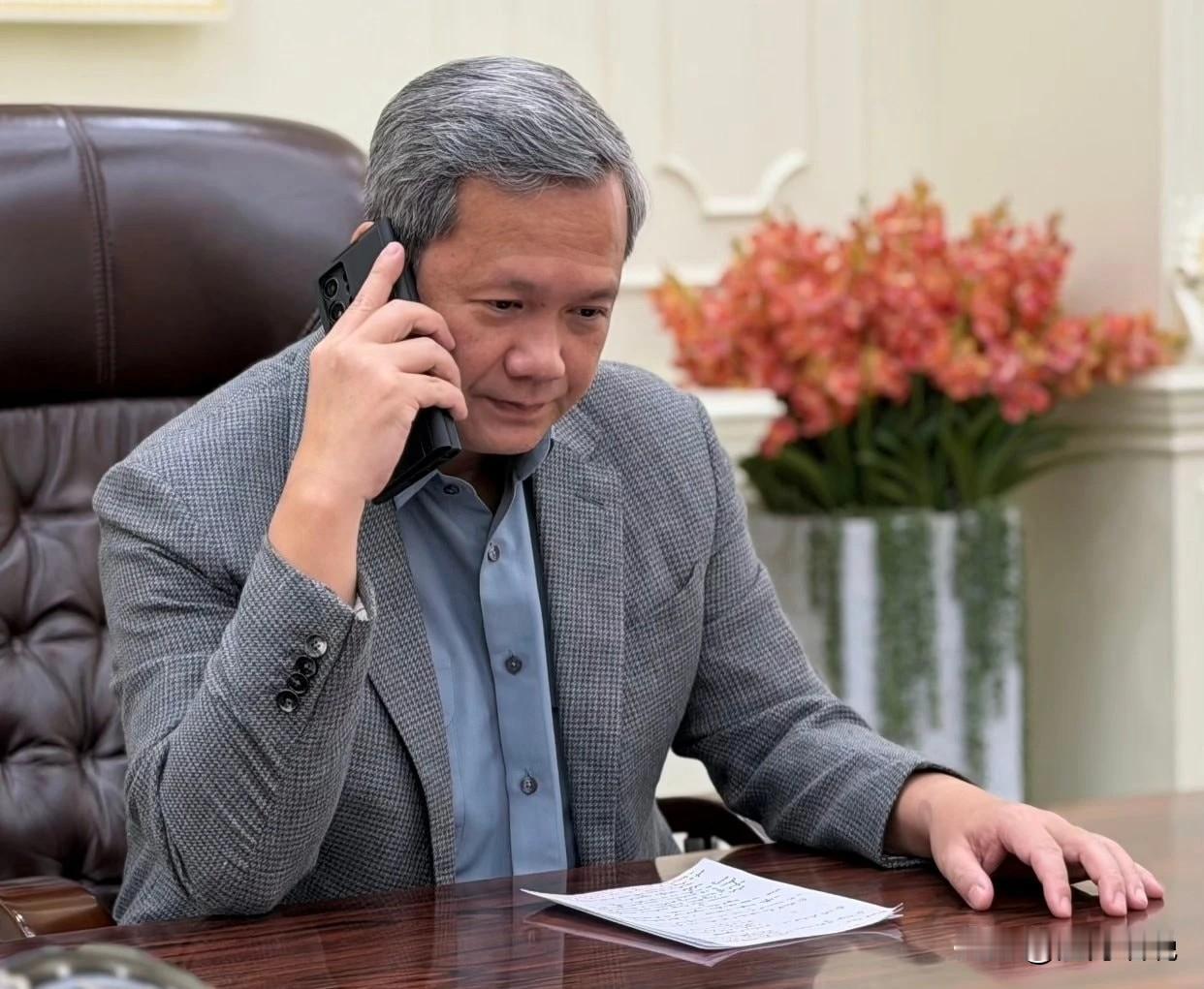 “少壮派”的洪玛奈愁白了头！
洪玛奈在父亲洪森的光环下，走出一条精英之路。

年