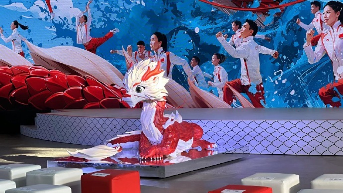 #张艺谋龙年龙服助力奥运# 张艺谋出品，必属精品！参加巴黎奥运的健儿有福啦！ ​