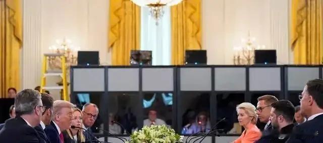 一方面，俄方将冲突定性为与西方的“全面对抗”，并明确划出红线，警告任何在乌驻军行