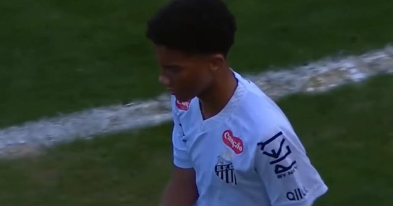 ⚽️ 转会动态：曼联考虑在2026年签下小罗比尼奥，国米也在关注这位足坛星二代。