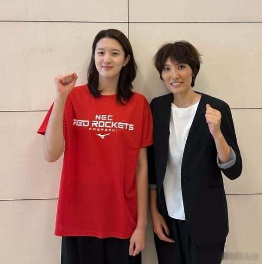 国际排坛动态韩国女排对于李多晛新赛季加盟NEC红色火箭，外媒的评论是：主动走出舒