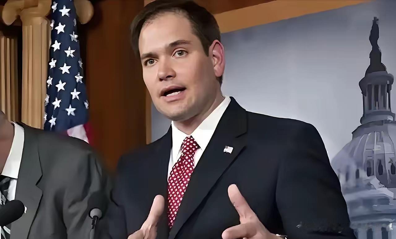 鲁比奥对着媒体吐槽新疆多晶硅占全球近半供应，让美国太阳能行业没了竞争力。但这吐槽