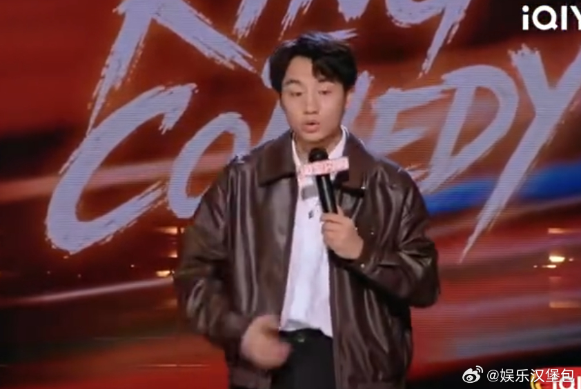 健身房最容易坚持的器械是秤喜剧之王单口季 每次走进健身房，看到那台秤，总是让我想