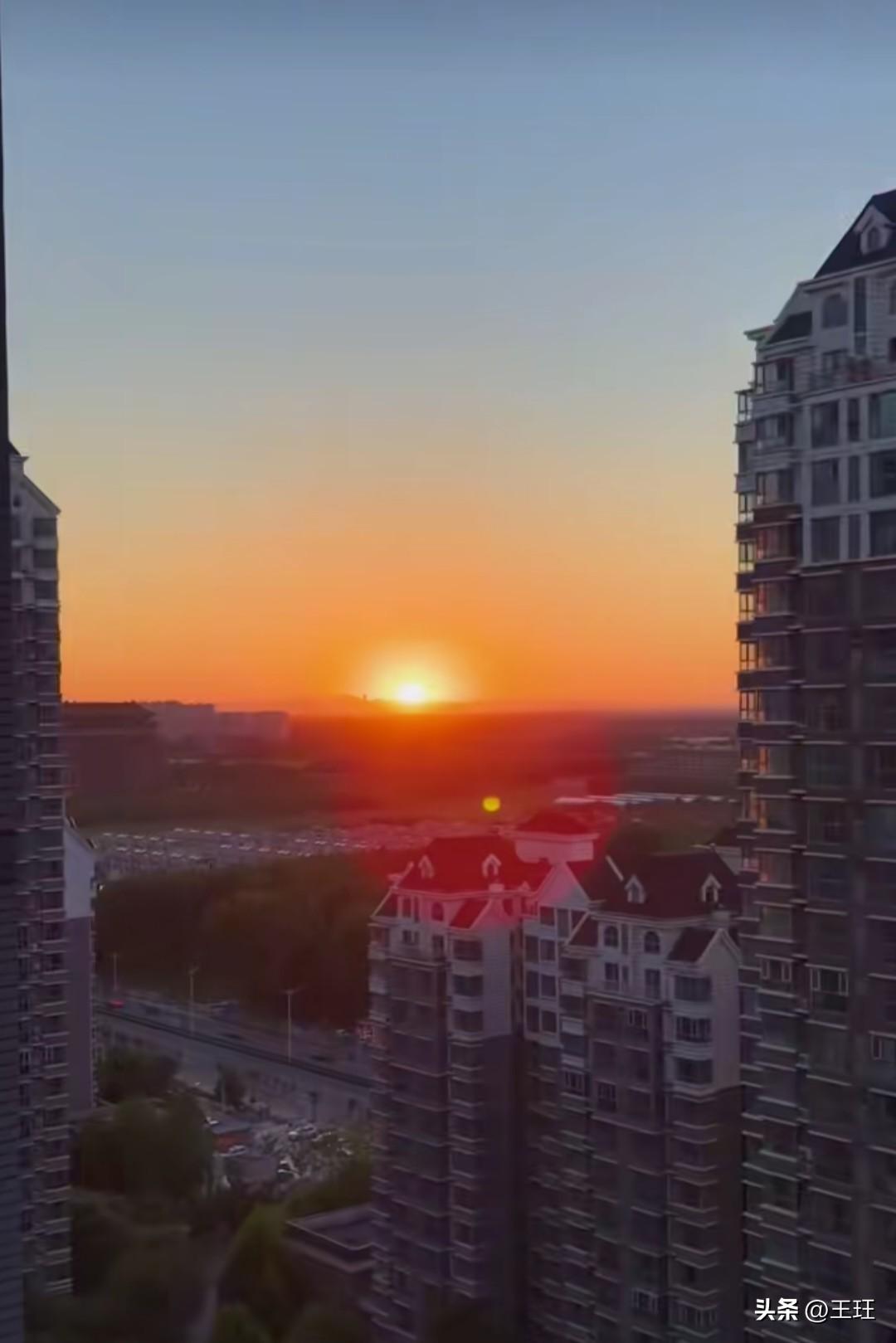 老婆: 老公为什么七点半以后那几分钟广告特别贵呢？

老公:  因为能把七点半之