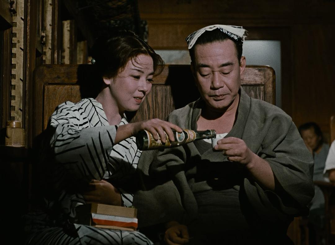 日本人是如何写外遇的？这才是中年男人的月亮与六便士！

喜八是一个流浪戏班班主，