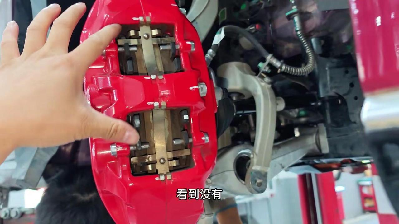 风云A9L六活塞刹车实力如何？🔥风云A9L的六活塞刹车是样子货还是真材实料？通