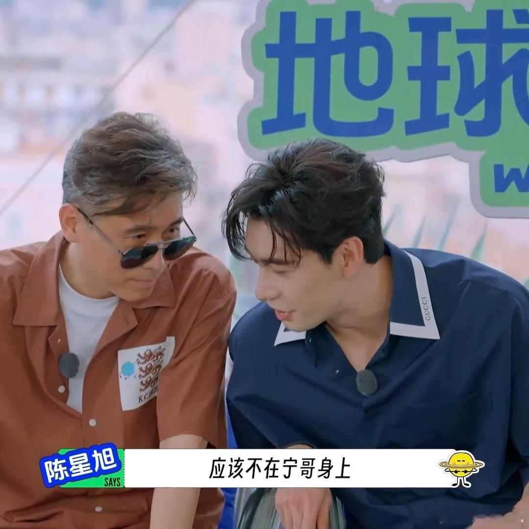 舞蹈基础龚俊就不基础地球超新鲜 龚俊被娣娣的眼镜拆穿左手没贴纸后，也不管了，直接