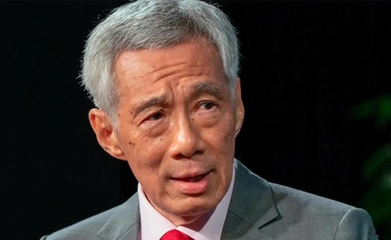 最近国际舞台上出现了一种颇具戏剧性的外交走位。

一边是各类高层代表团频繁落地北