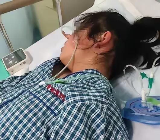 “讹人失败？”陕西西安，一女子带13岁侄女去滑雪，侄女被一名30多岁男子绊倒受伤