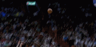 NBA赛场镜头之库明加从天而降一招如来神掌，单手将球扣进篮筐！
  短发的库明加