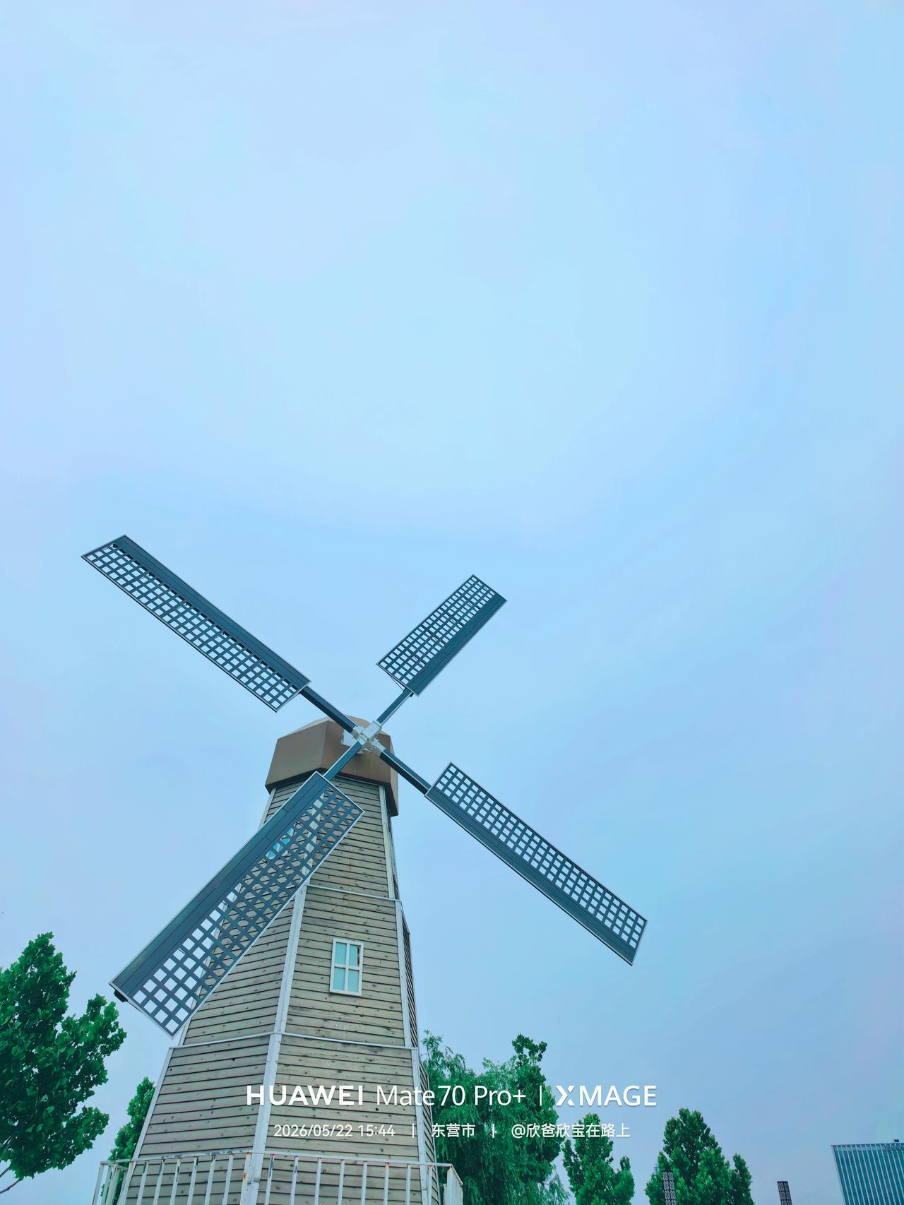 童话里的世界:小雨后的悦来湖公园
这是家门口的一个公园，来的路上下了一阵小雨，随