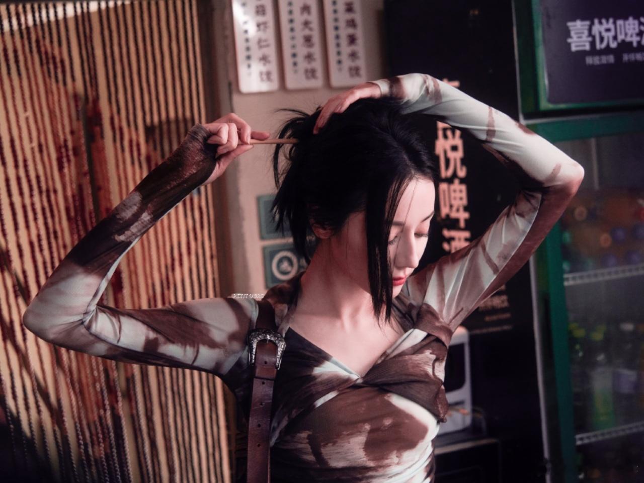 看看《枭起青壤》导演田里对迪丽热巴的评价吧！“没有她，这个项目就不成立”“根本不