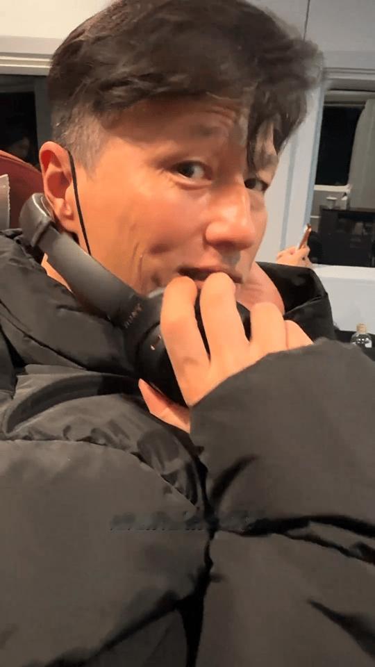 尹子维给徐冬冬抛媚眼 完全就是甜到了我的心巴上的呀，尹子维给徐冬冬抛媚眼，也太有