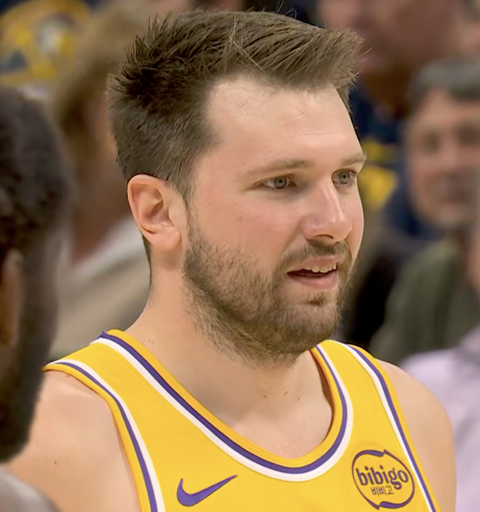 今天的东契奇：24投11中 三分球10中3 罚球4中227分11篮板7助攻4抢断