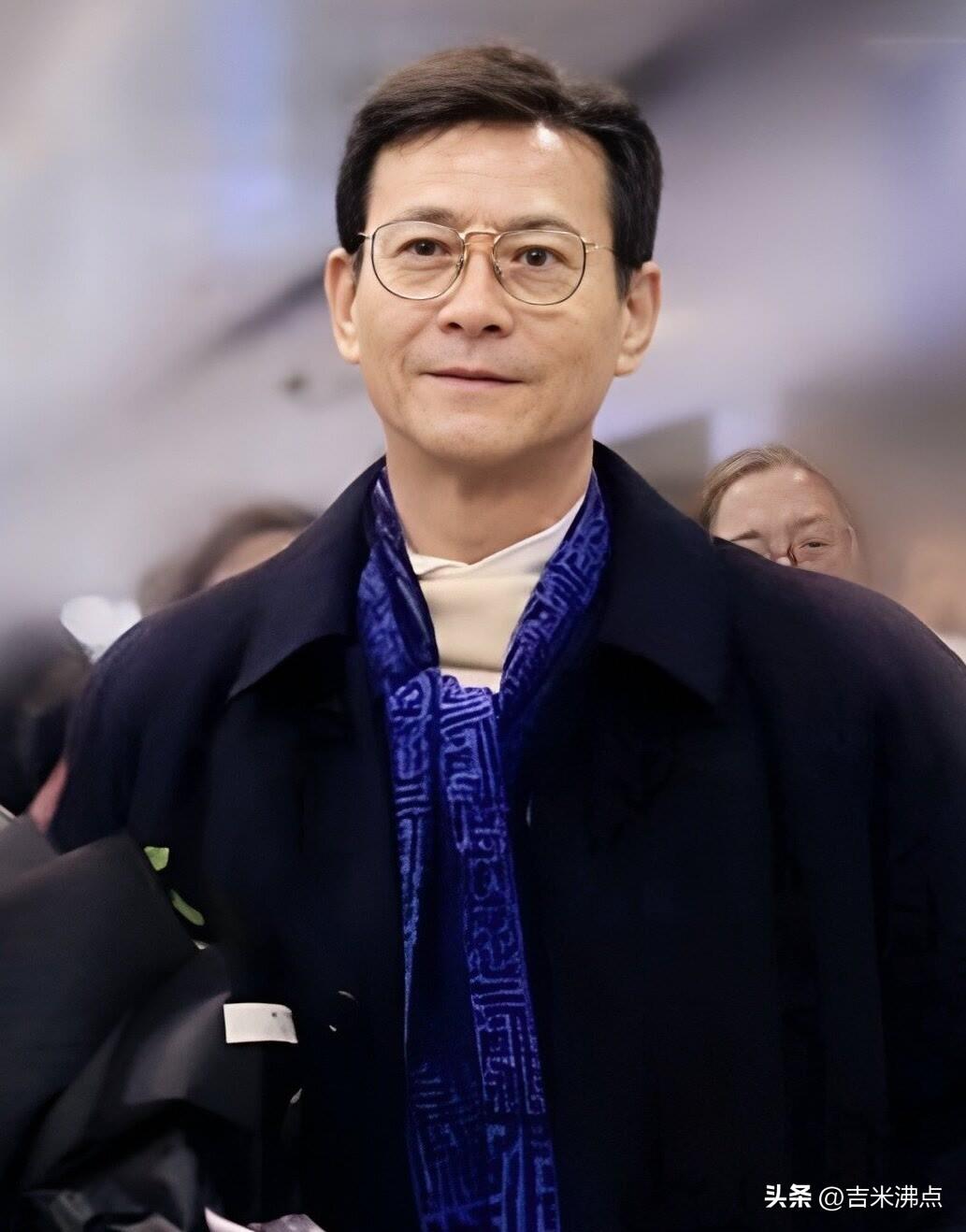 一个时代的深情谢幕, 从“大侠”的淡出, 回望郑少秋的传奇与人生的至暗时刻.
2