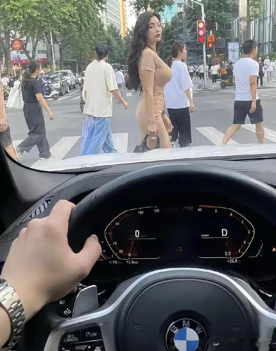 让她上车会上来吗