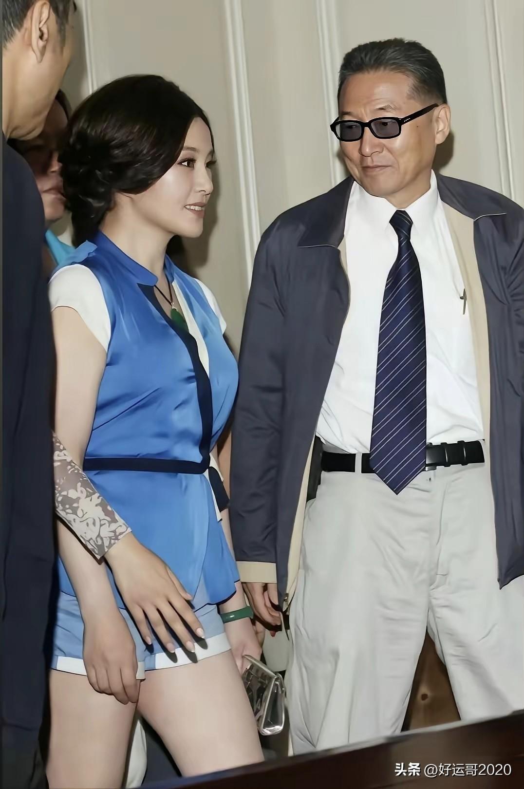刘晓庆那时才50多岁，虽然已经步入中年人的行列，但是她看起来真的很显年轻，加上她