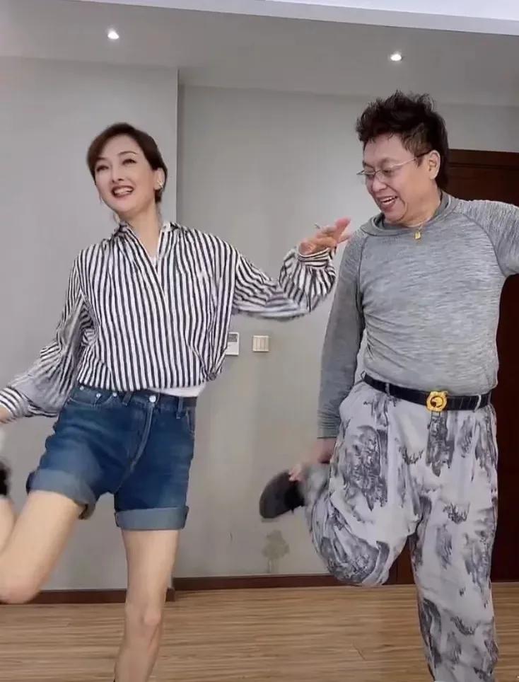 王为念是真爱跳啊 。主持人都多才多艺，他的跳舞才艺无人可比，估计是最喜欢跳的一个