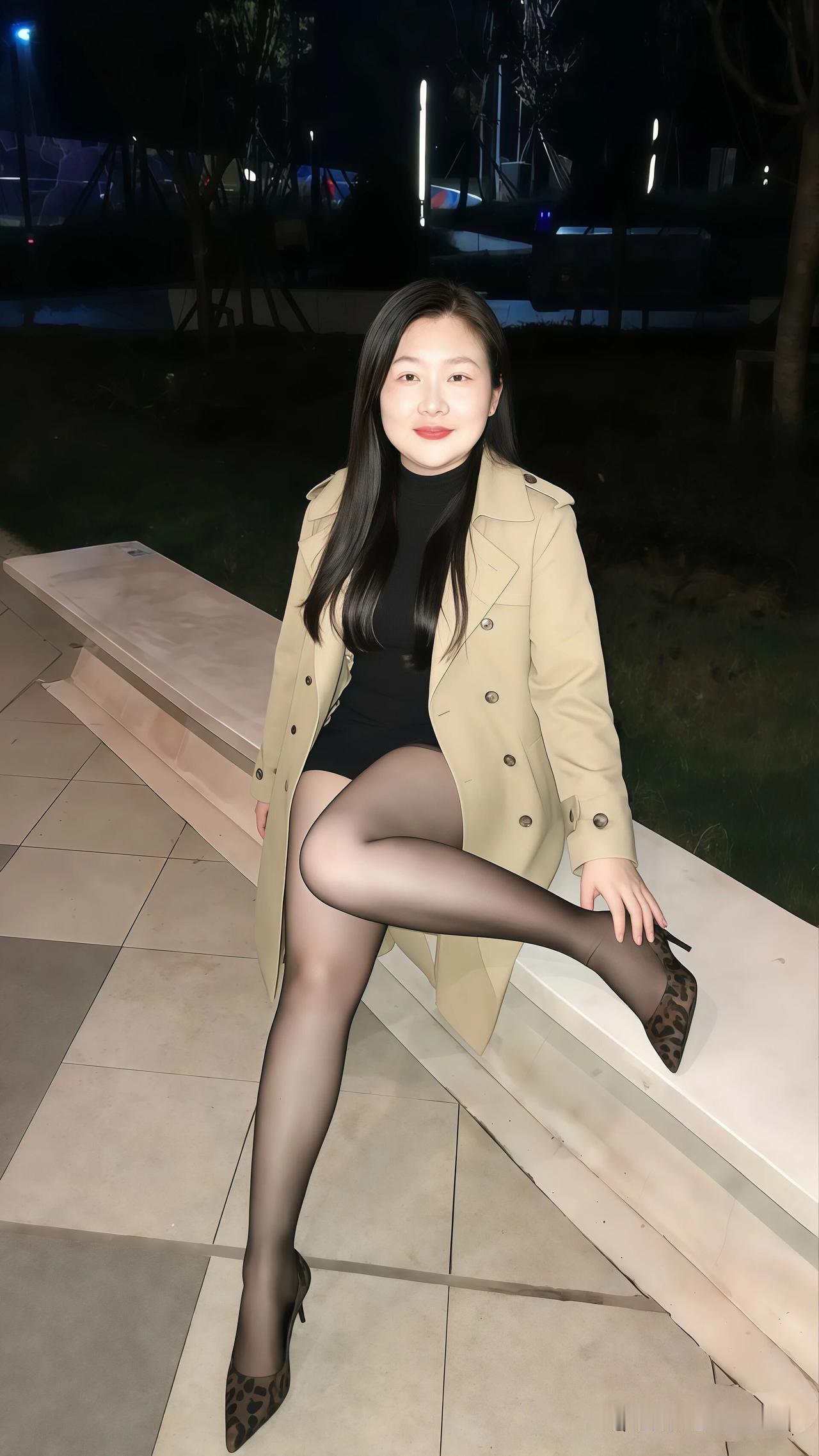 选择什么款式的鞋子来搭配连衣裙?