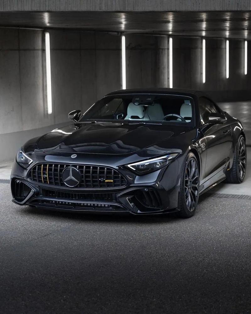 Faker定制版跑车太帅了车子是AMG SL63Faker挺有品味的，这是奔驰最